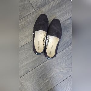 Toms Shoes Size 7.5